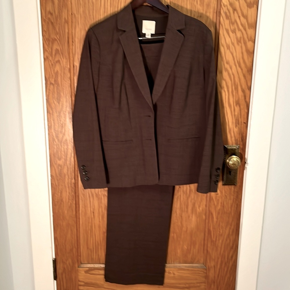 16W, Sejour Suit